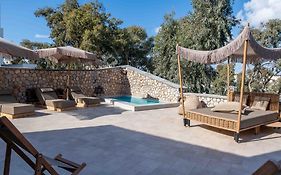 Pithos Apartments